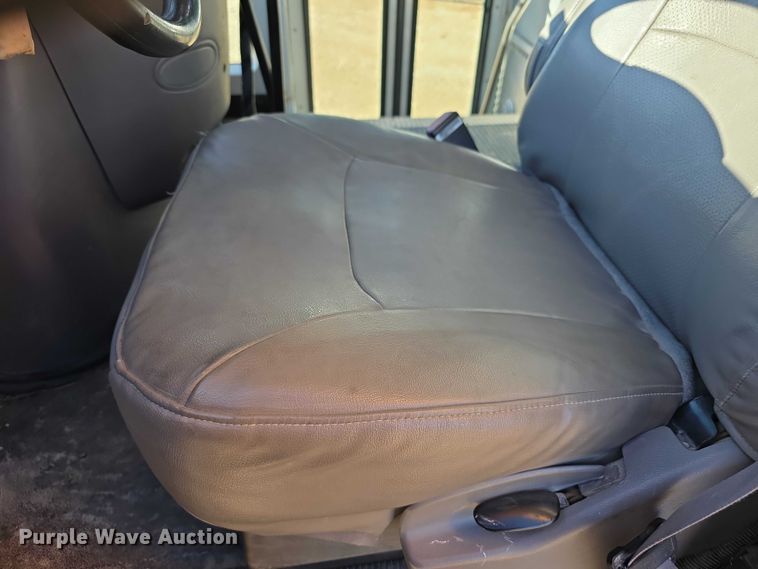 image for item FI0755 2001 Ford E450 school bus