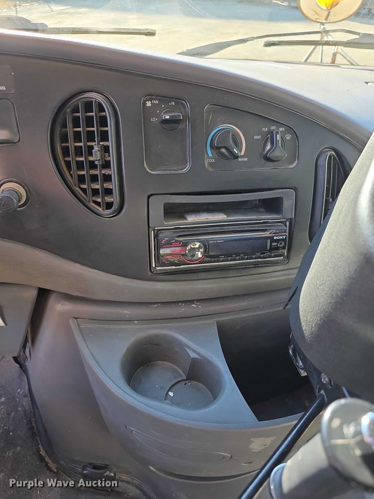 image for item FI0755 2001 Ford E450 school bus