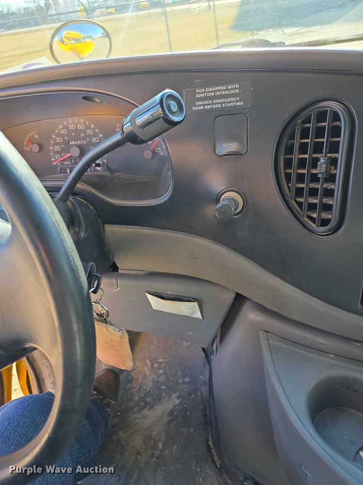 image for item FI0755 2001 Ford E450 school bus