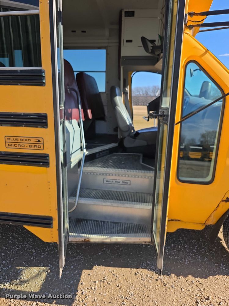 image for item FI0755 2001 Ford E450 school bus