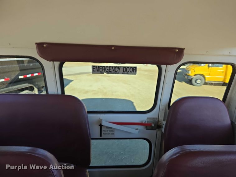 image for item FI0755 2001 Ford E450 school bus