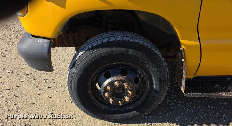 image for item FI0755 2001 Ford E450 school bus