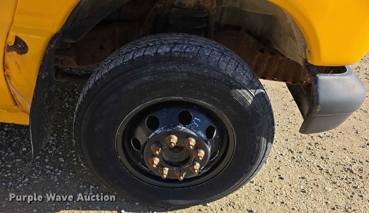 image for item FI0755 2001 Ford E450 school bus