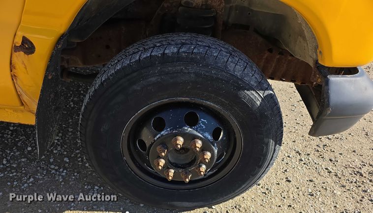 image for item FI0755 2001 Ford E450 school bus