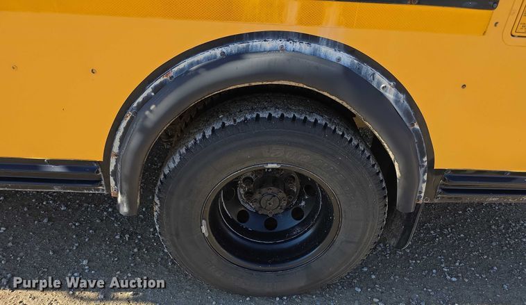 image for item FI0755 2001 Ford E450 school bus