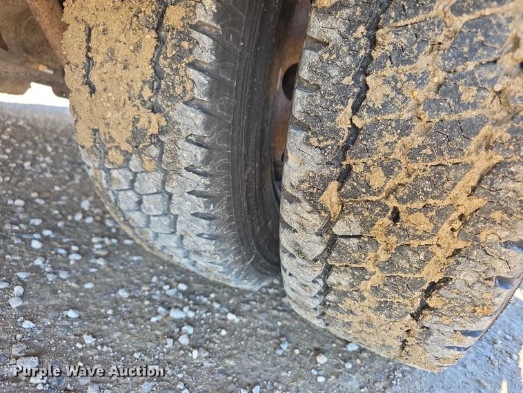 image for item FI0755 2001 Ford E450 school bus