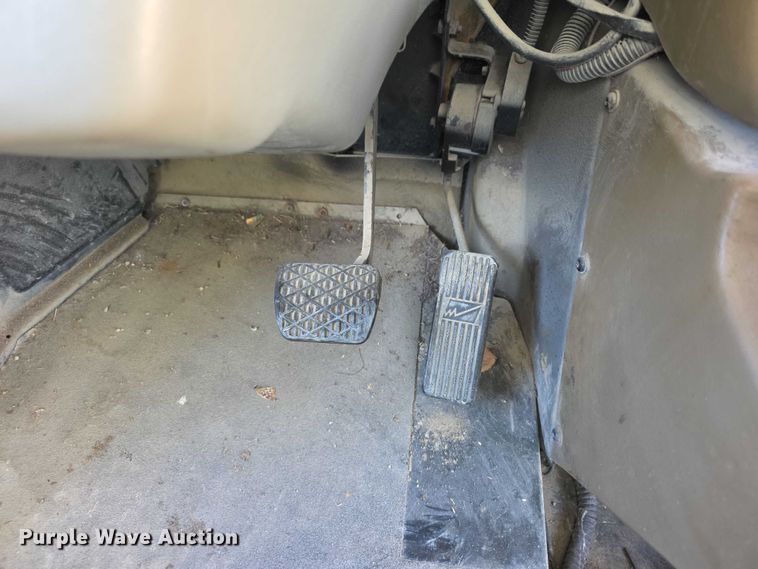 image for item FI0767 2004 Thomas school bus