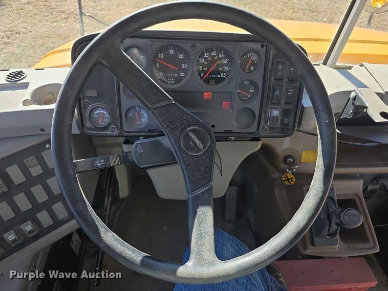 image for item FI0767 2004 Thomas school bus