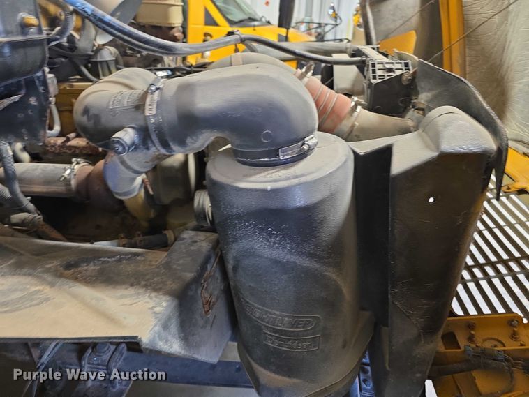 image for item FI0767 2004 Thomas school bus