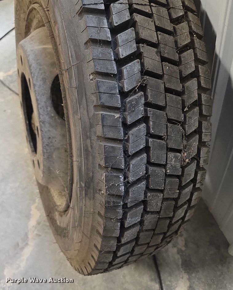 image for item FI0767 2004 Thomas school bus