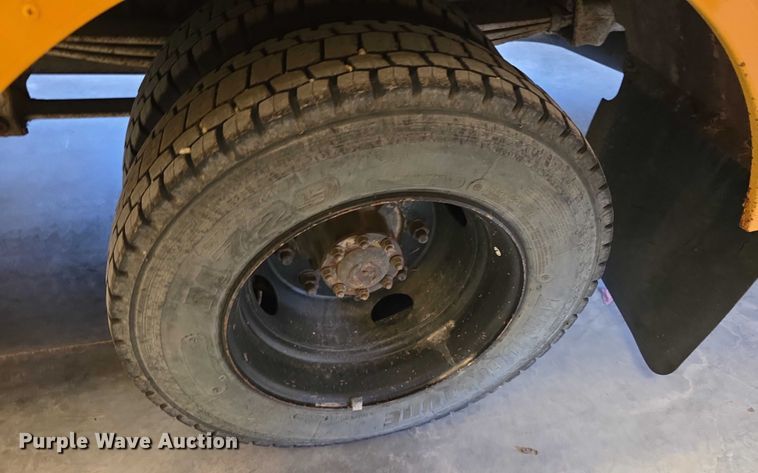 image for item FI0767 2004 Thomas school bus