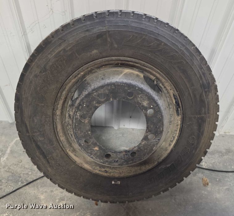 image for item FI0767 2004 Thomas school bus