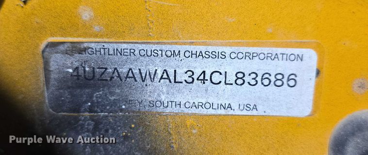 image for item FI0767 2004 Thomas school bus