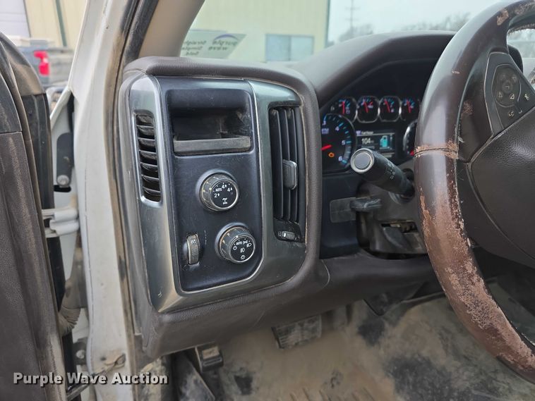 image for item FI0810 2015 Chevrolet Silverado 1500 Crew Cab pickup truck