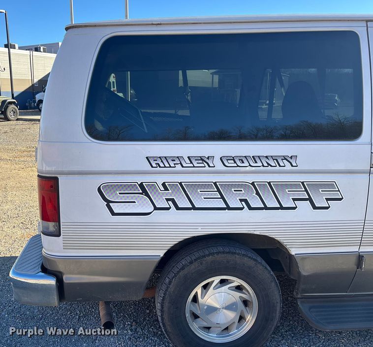 image for item FI1632 2003 Ford E150 van