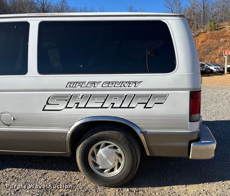 image for item FI1632 2003 Ford E150 van