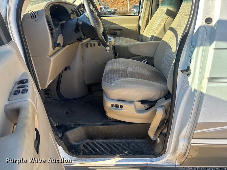 image for item FI1632 2003 Ford E150 van