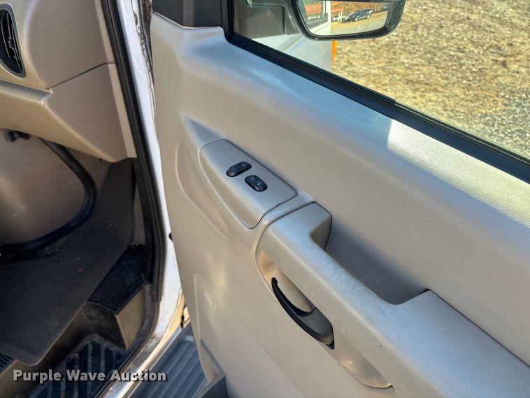 image for item FI1632 2003 Ford E150 van