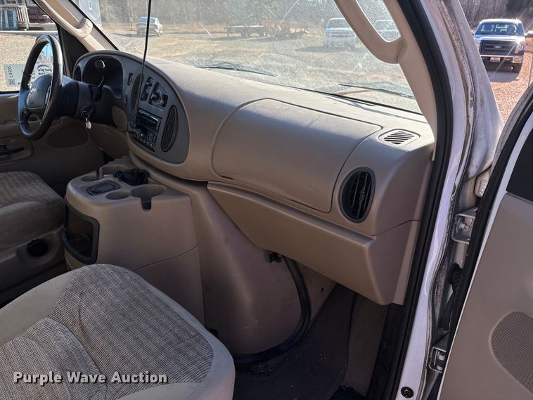 image for item FI1632 2003 Ford E150 van