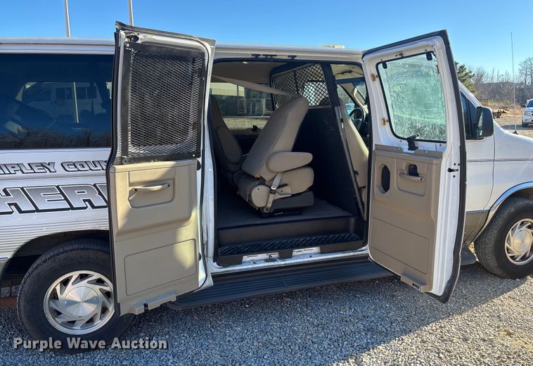 image for item FI1632 2003 Ford E150 van