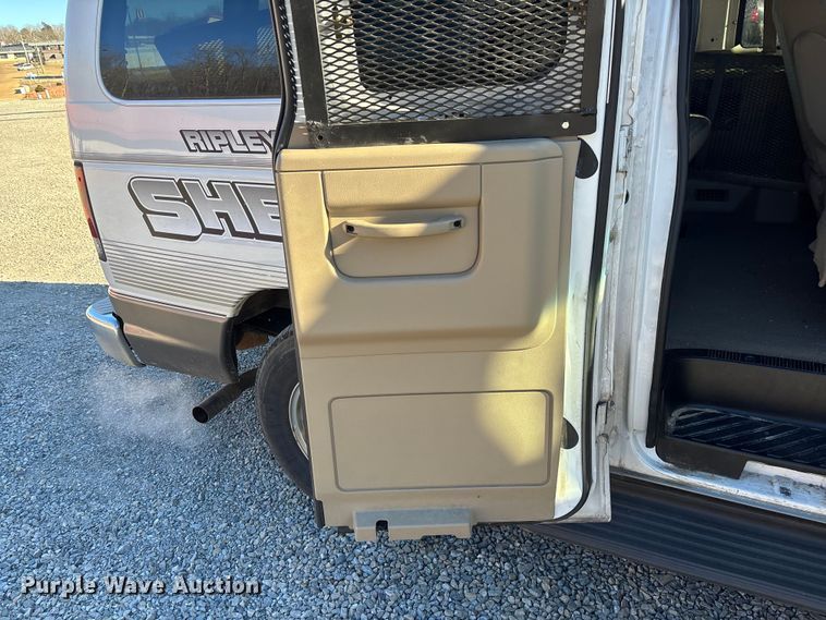 image for item FI1632 2003 Ford E150 van