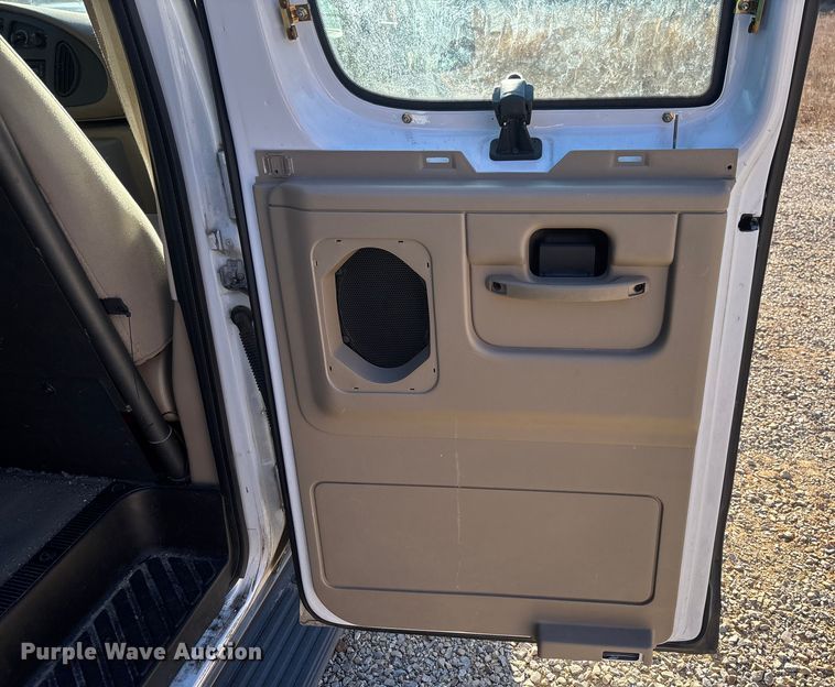 image for item FI1632 2003 Ford E150 van