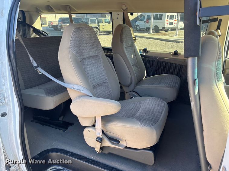 image for item FI1632 2003 Ford E150 van