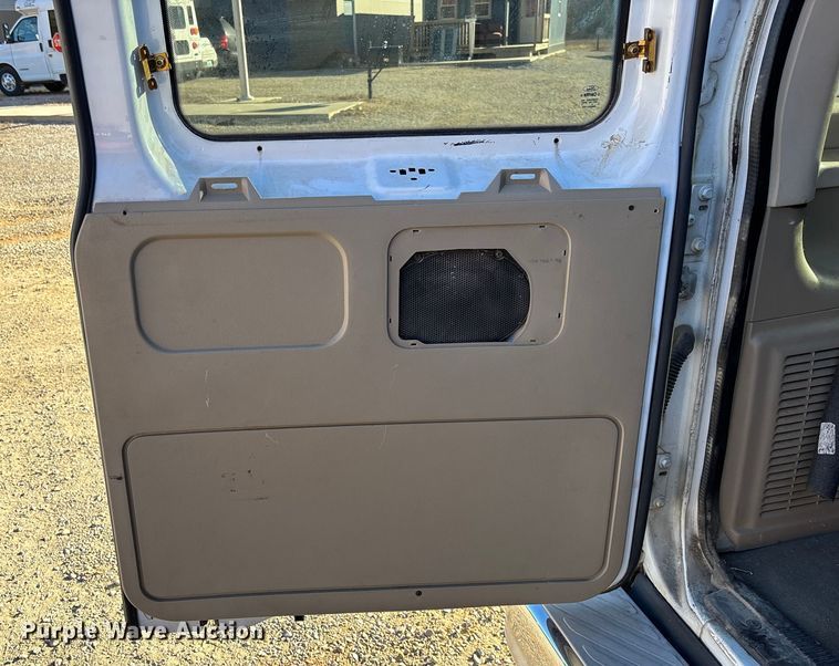 image for item FI1632 2003 Ford E150 van