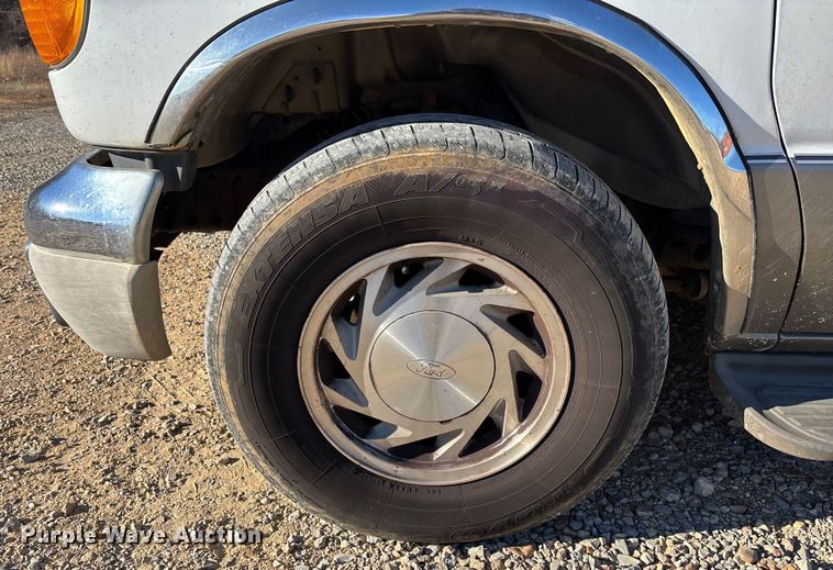 image for item FI1632 2003 Ford E150 van