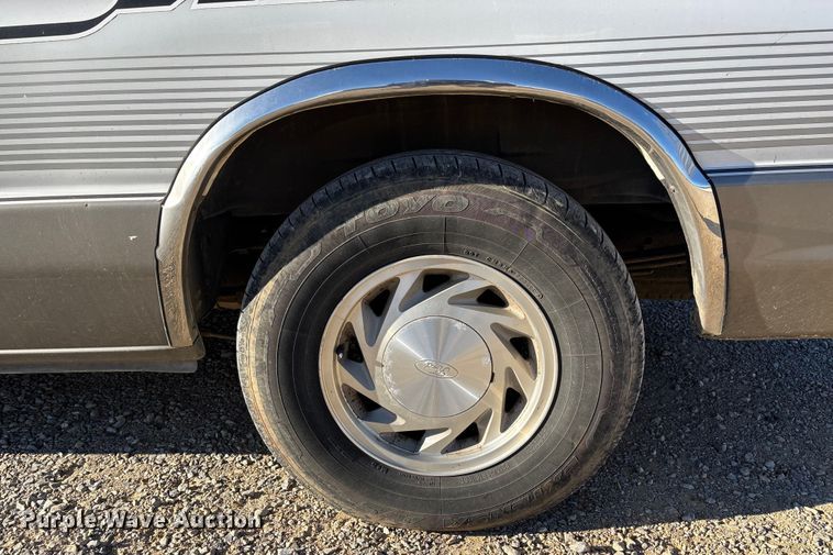 image for item FI1632 2003 Ford E150 van