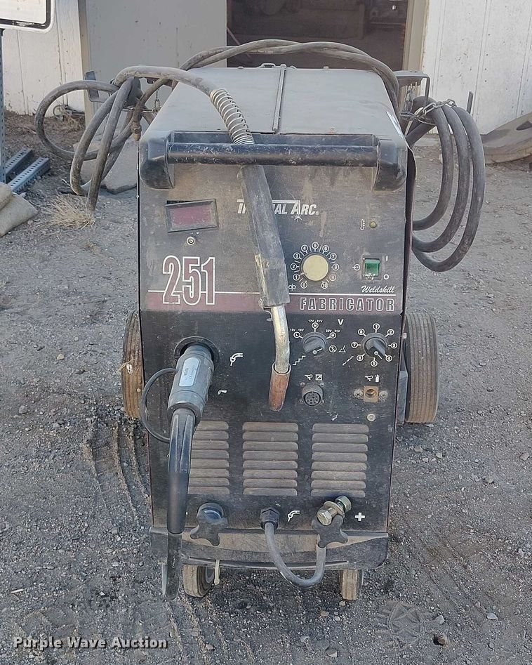 image for item IH9407 Thermal Arc 251 welder