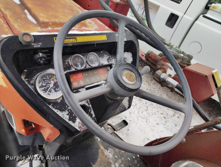 image for item IH9419 1989 Case IH 385 tractor