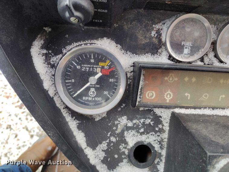 image for item IH9419 1989 Case IH 385 tractor