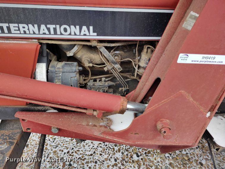 image for item IH9419 1989 Case IH 385 tractor