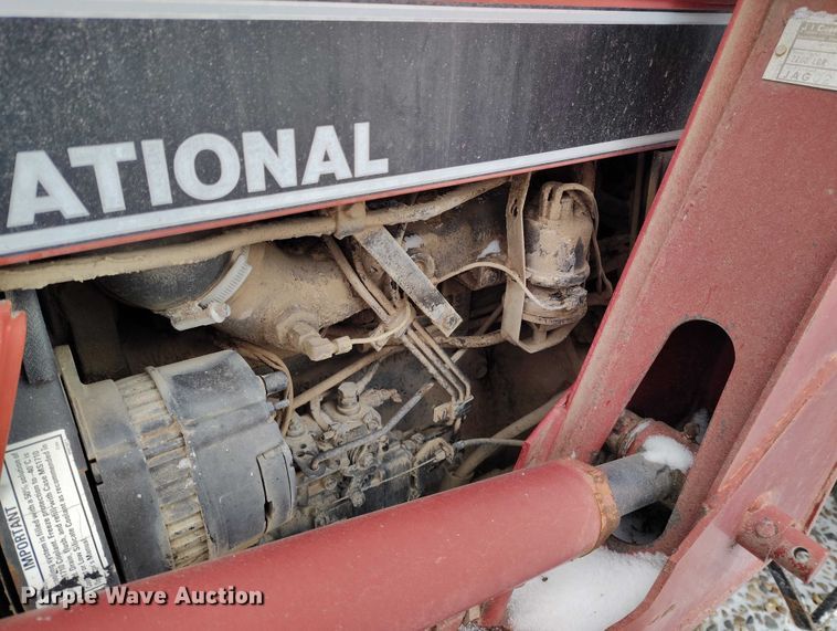 image for item IH9419 1989 Case IH 385 tractor