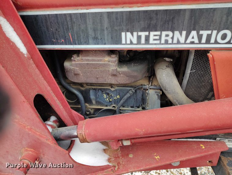 image for item IH9419 1989 Case IH 385 tractor