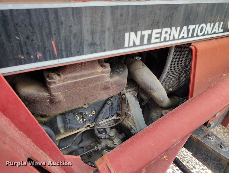 image for item IH9419 1989 Case IH 385 tractor