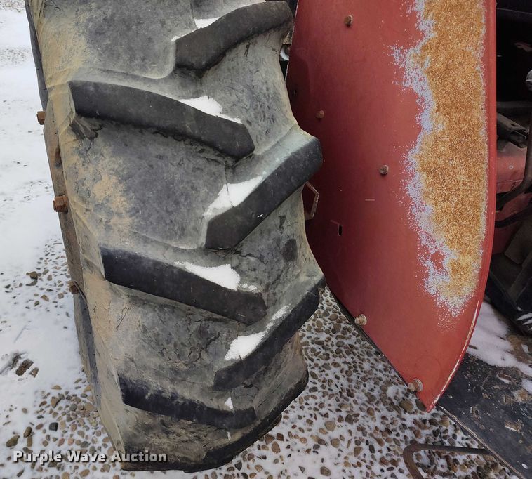 image for item IH9419 1989 Case IH 385 tractor