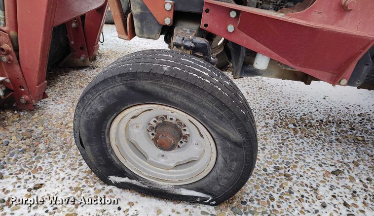 image for item IH9419 1989 Case IH 385 tractor