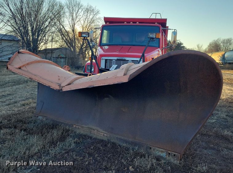 image for item NO9882 2003 Freightliner FL80 dump truck