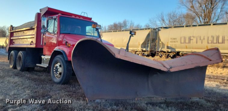 image for item NO9882 2003 Freightliner FL80 dump truck