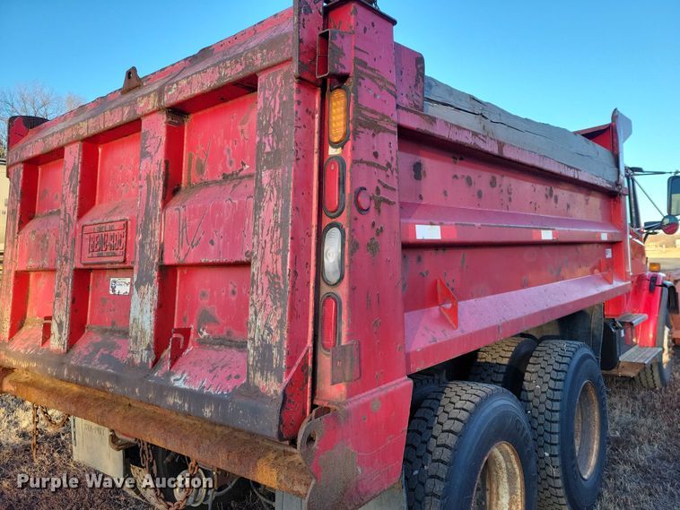 image for item NO9882 2003 Freightliner FL80 dump truck