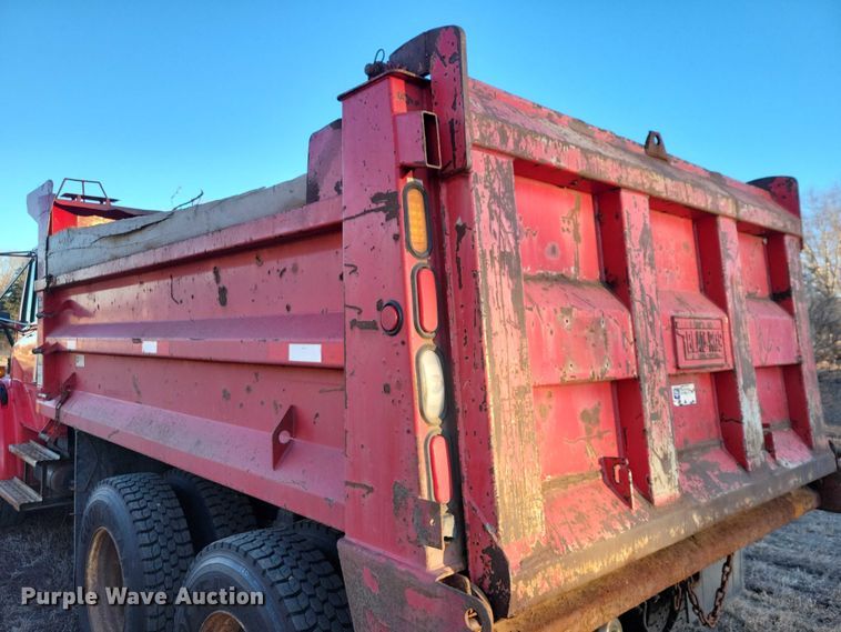 image for item NO9882 2003 Freightliner FL80 dump truck