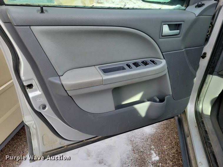 image for item NO9930 2005 Ford  Freestyle van