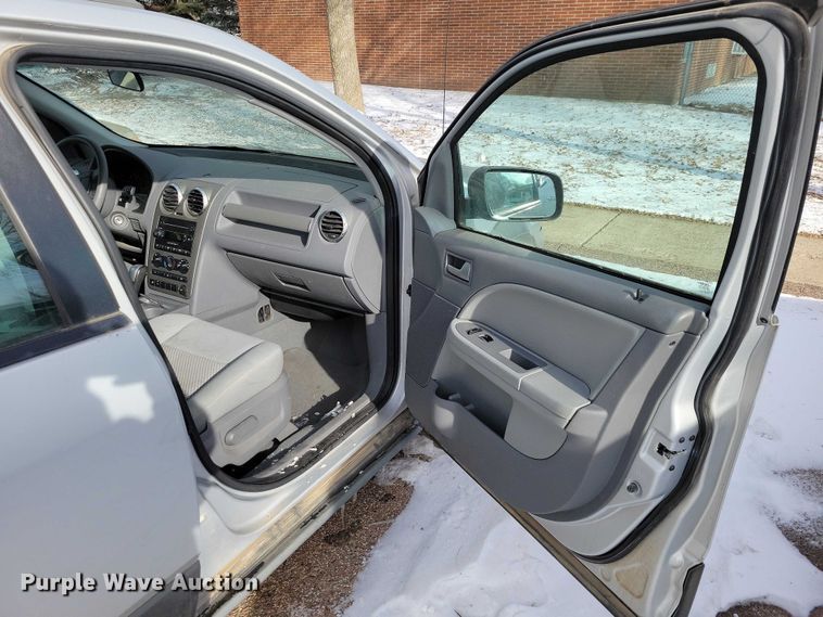 image for item NO9930 2005 Ford  Freestyle van