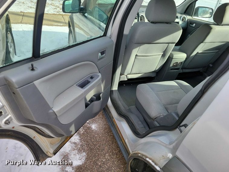 image for item NO9930 2005 Ford  Freestyle van