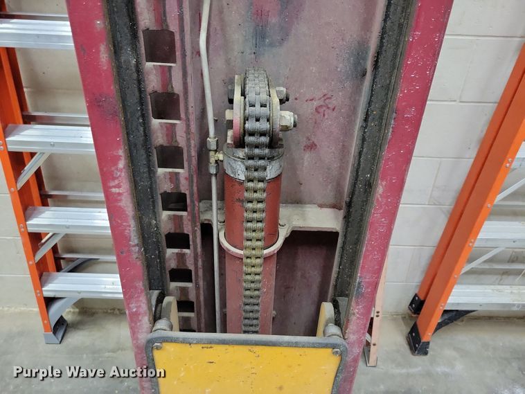 image for item NO9979 Mohawk automotive lift