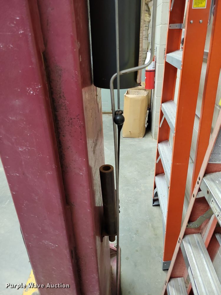 image for item NO9979 Mohawk automotive lift