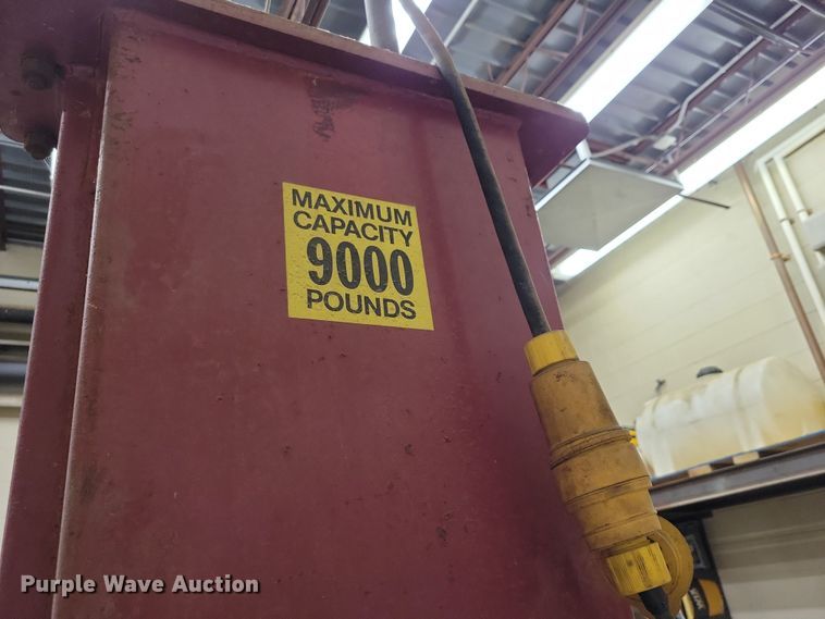 image for item NO9979 Mohawk automotive lift