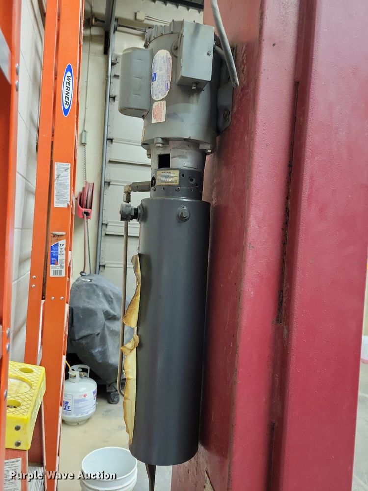 image for item NO9979 Mohawk automotive lift